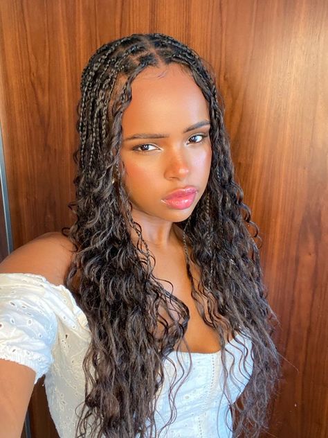 Braids With Strands Out, Goddess Braids Mid Length, Bairds For Black Women, Natural Goddess Braids Hairstyles, Curly Braided Hairstyles For Black Women, Natural Hair Goddess Braid, Medium Length Goddess Braids, Mid Back Braids, Braids On Big Forehead