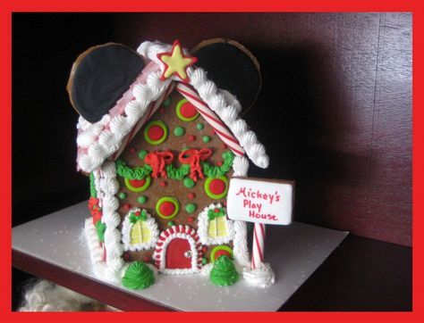 Mickey Mouse Gingerbread House, Finger Bread, Mickey Mouse Gingerbread, Mickey Gingerbread, Gingerbread Contest, Disney Christmas Crafts, Disneyland Ideas, Gingerbread Man Crafts, House Cookies