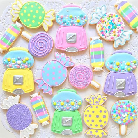 Cookies with Love - Alexa on Instagram: “#throwbackthursday 🍭🍬🍭. I made these more than a year ago. I haven't had the time to bake 😥. #candyland #candylandparty #candycookies…” Candy Theme Cookies Decorated, Candy Land Cookies Decorated, Candyland Theme Cookies, Candy Land Theme Cookies, Lollipop Cookies Decorated, Candy Land Cookies, Candyland Cookies Decorated, Candy Land Theme Cake, Candyland Cookies