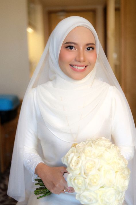 Wedding Dresses Hijab Simple, Wedding Dress Hijab Simple, Bride Hijab Style, Malaysian Bride, Malaysian Hijab, Pengantin Melayu, Makeup Nikah, Malaysian Wedding, Malay Wedding Dress