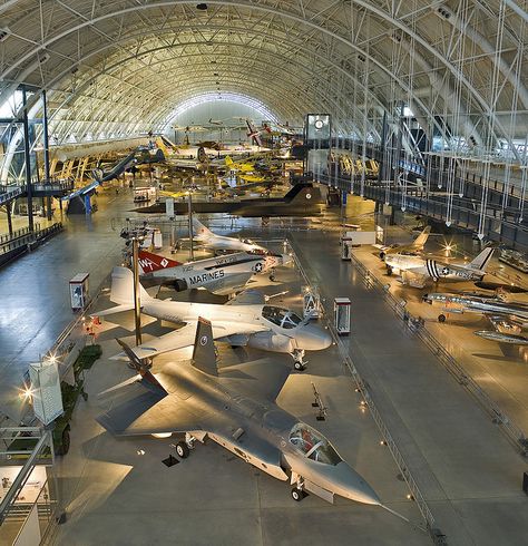 Stephen F. Udvar-Hazy Center at the National Air and Space Museum Airplane Museum, Dulles Airport, Washington Dc Photos, Prefab Buildings, Visiting Washington Dc, Aviation Museum, Dc Travel, Space Museum, Air And Space Museum