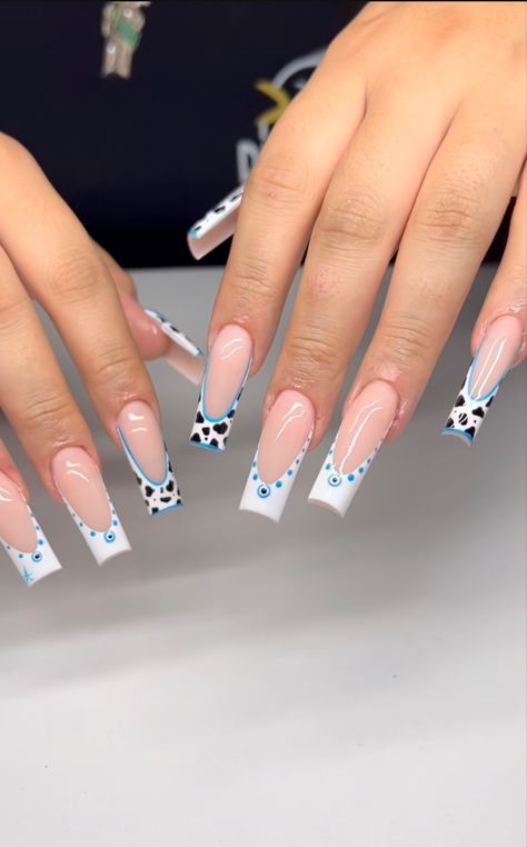 Nails Vaqueras, Vaquera Nails, Short Western Nails, Cute Flower Nail Designs, Medium Nails Acrylic, Cute Flower Nails, Medium Acrylic Nails, Rodeo Nails, Cowboy Nails