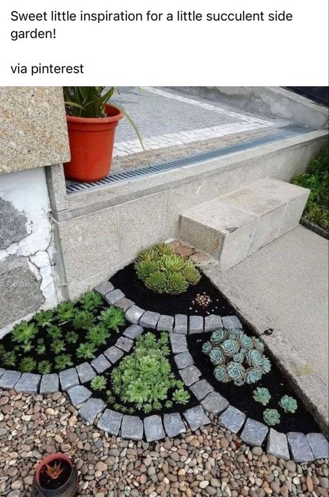 Stone Flower Beds, Diy Night Light, Epoxy Resin Projects, Colorful Garland, Tranquil Garden, Rock Garden Design, House Farmhouse, Sloped Garden, Front Yard Landscaping Simple