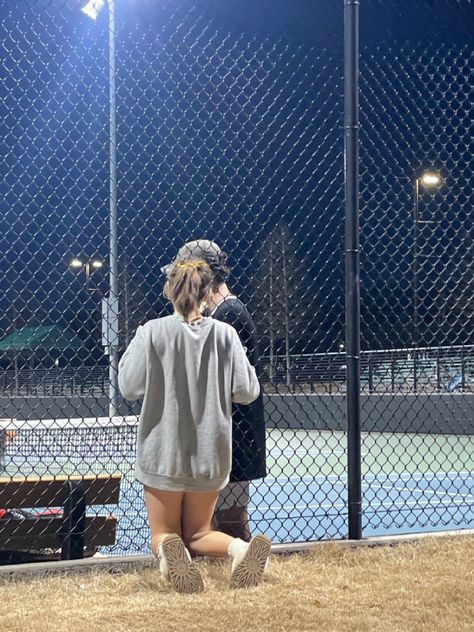 couples pics. candid pictures. couples poses. tennis. tennis pictures. Tennis Boyfriend Aesthetic, Tennis Girlfriend Aesthetic, Tennis Couple Aesthetic, Tennis Boyfriend, Tennis Girlfriend, Tennis Pose, Tennis Couple, Cheer Couples, Recreate Photos