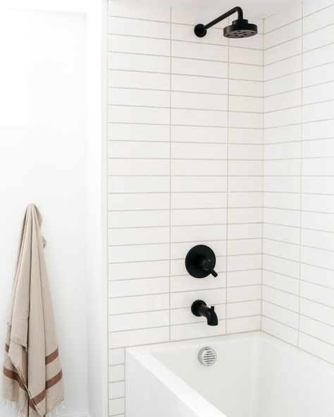 Modern Tile Tub Surround, Stacked White Tile Bathroom, White Stacked Subway Tile Bathroom, 4 X 16 Subway Tile Showers, White Subway Tile Bathroom Backsplash, Horizontal Stacked Subway Tile Bathroom, White Subway Tile Tan Grout, Matte Subway Tile Bathroom, Horizontal Tile Shower Ideas