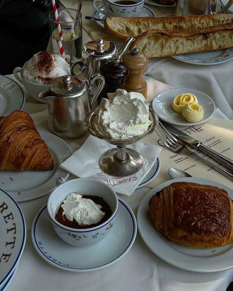 Paris Restaurant Aesthetic Food, Parisian Breakfast Aesthetic, Paris Hot Chocolate Aesthetic, Paris Breakfast Aesthetic, Breakfast In Restaurant Aesthetic, Carette Paris Aesthetic, Carette Paris Hot Chocolate, Chocolate Croissant Aesthetic, London Cafe Aesthetic