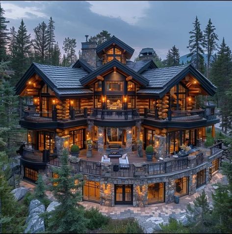 Mountain Cabin Mansion, Big Guest House, Pretty House In The Woods, Cozy Big House Exterior, Huge Log Cabin Homes, Cabin Mansion Floor Plans, Cabin Mansion Exterior, Big Cabin Houses, Mansions In The Woods