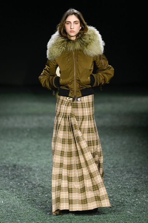 Fall/Winter 2024 Fashion Trends From the Runway Winter 2024 Fashion Trends, Winter 2024 Fashion, Trendy Fall Fashion, Fall 2024 Fashion, Fashion Trend Forecast, Fall Winter Fashion, 2024 Fashion Trends, Winter Boho, Skirt Trends