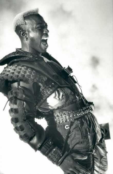 Wesley Snipes as Simon Phoenix Post Apocalyptic Costume, Demolition Man, Wesley Snipes, Men Tumblr, Apocalypse World, Movie Shots, Cyberpunk Fashion, The Expendables, Man Movies