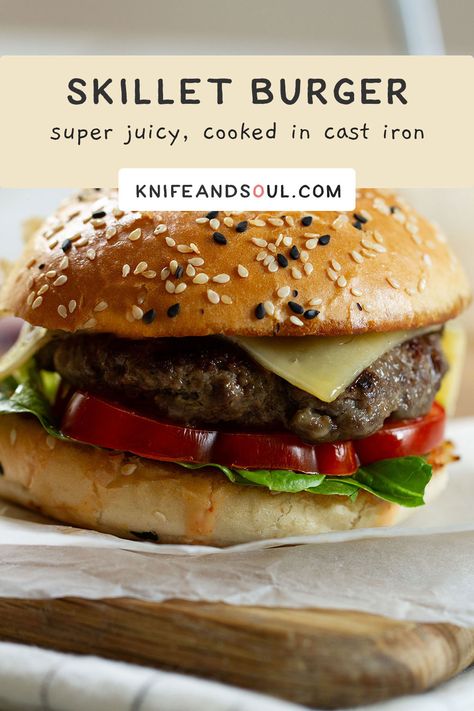 So you're planning to make a pan-fried skillet burger at home, but are you planning to make one of the juiciest and flavourful burgers you have had yet, one that will make you think twice before hitting up your local burger joint and put most ready-made patties to shame? From which beef and buns to use, and how to season and form the patties to cooking and resting times, this recipe provides you with all the information and tips you need to make an epic cast iron burger at home in just 15 minute Skillet Burger, Cast Iron Skillet Burgers, Skillet Burgers, Cast Iron Burgers, Making Burger Patties, Burger At Home, Local Burger, Burger Side Dishes, Onion Burger