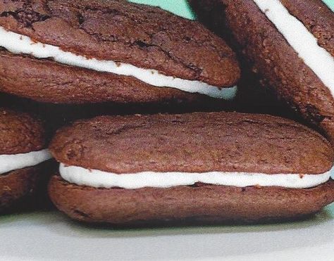 Devil Dogs Recipe, Marshmallow Cream Filling, Copycat Desserts, Cupcake Recipes From Scratch, Dog Cake Recipes, Whoopie Pie Recipe, Recipes From Scratch, Fun Cupcake Recipes, Marshmallow Frosting