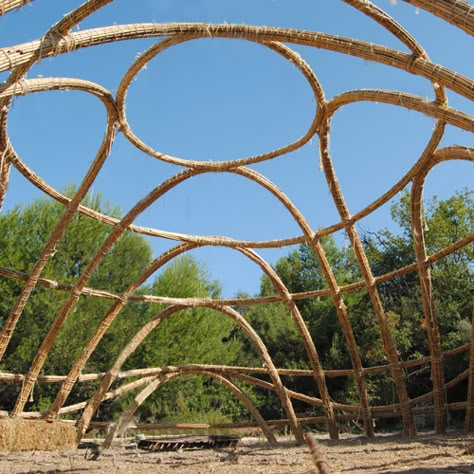 Bamboo Roof, Bamboo Building, Bamboo House Design, Timber Architecture, Bamboo Structure, Bamboo Architecture, Bamboo Decor, Dome Home, Bamboo House