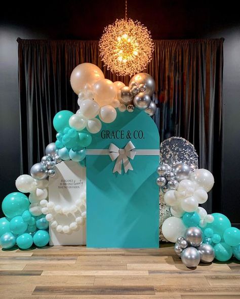 SAS Designs on Instagram: "Elegance is the only beauty that never fades. Thank you @gracecancerfnd for choosing me to help with your event decor. I hope you have a fabulous evening! #breakfastattiffanys #breakfastattiffanysparty #breakfastattiffanysballoons #tiffanyandcoshower #tiffanyandco #tiffanyballoons #tiffanyandcompany #eventstylist #balloondecor #balloonstylist #balloonbackdrop #tiffanyandcoshower #galadecor" Breakfast At Tiffanys Balloon Garland, Tiffany Themed Birthday Party Decor, Tiffany And Co Balloon Decor, Tiffany Blue Balloon Garland, Tiffany And Co Decorations, Tiffany Party Decorations, Tiffany And Co Backdrop, Waiting To Exhale Party Ideas, Tiffany And Co Birthday Party Ideas