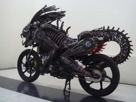 WOW! Alien Motorcycle, Monster Motorcycle, Pretty Bike, Alien Vs Predator, Hot Bikes, Cool Motorcycles, Indian Motorcycle, Pretty Cars, Vehicle Design