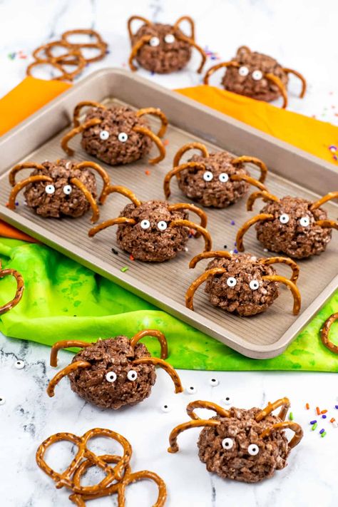 Halloween Rice Krispie Treats Ideas Spider Web, Rice Crispy Treats Ideas Halloween, Spider Rice Krispie Treats, Rice Krispie Treat Halloween, Mummy Rice Krispie Treats, Rice Crispy Halloween Treats, Rice Krispie Halloween Treats, Halloween Rice Crispy Treats Ideas, Halloween Rice Krispie Treats Ideas Easy