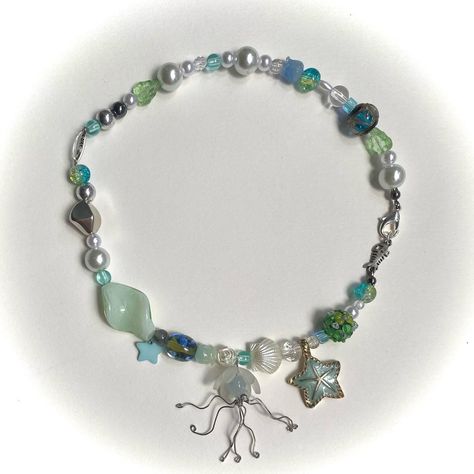 Jellyfish Necklace Diy, Ocean Inspired Necklace, Jellyfish Jewelry Necklace, Ocean Necklace Aesthetic, Ocean Aesthetic Jewelry, Necklace Ideas Aesthetic, Ocean Jewelry Aesthetic, Jellyfish Beads, Jellyfish Bracelet