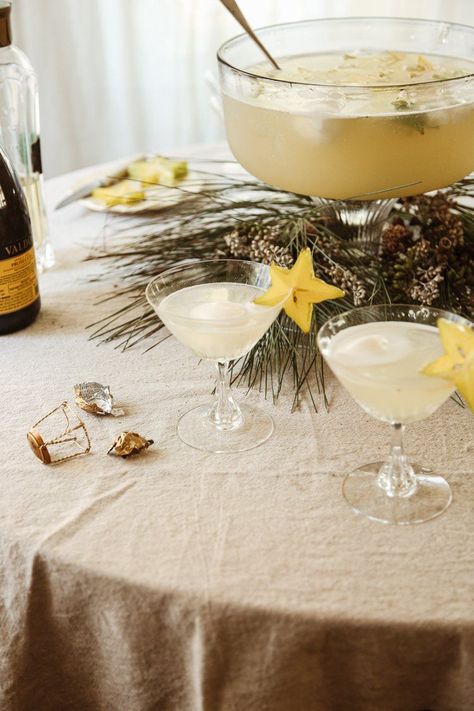 Nye Cocktails Punch Recipes, New Years Alcoholic Punch Party Drinks, Nye Party Drink Ideas, New Years Eve Large Batch Cocktails, Champagne Punch New Years, New Years Batch Cocktails, New Years 2024 Party, New Years Eve Margarita, Nye Punch Recipes Non Alcoholic