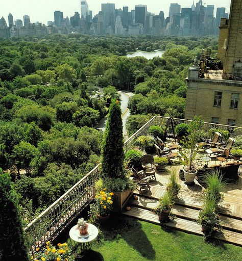 25 Seriously Jaw Dropping Urban Gardens - laurel home via Markosun blog – 432 Park Avenue penthouse over looking Central Park in New York City - I could live with that. :] Penthouse Garden, Exquisite Gardens, Rooftop Patio, Rooftop Garden, Roof Garden, Rooftop Terrace, A Park, Urban Garden, Central Park