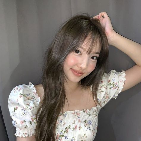 #nayeon #twice #selca #icon Twice Chaeyoung, Sana Momo, Im Nayeon, Nayeon Twice, Blackpink Jennie, Kpop Girl Groups, Instagram Update, South Korean Girls, Kpop Girls