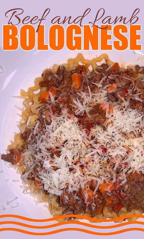 Lamb Bolognese Recipes, Italian Sauce Recipes, Beef Sauce, Light Sauce, Pasta Bolognese, Bolognese Recipe, Italian Sauce, Pepper Pasta, Ground Lamb