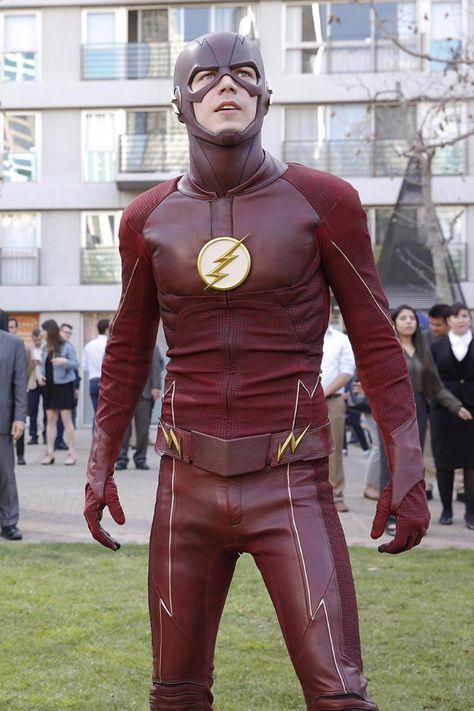 Barry Allen Flash, Flash Suit, Cw Flash, The Flash Season 1, Flash Costume, Dc Comic Costumes, Flash Barry Allen, Black And White Suit, The Flash Grant Gustin