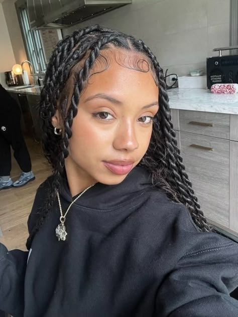 Wear Headphones, Mirror Fashion, Pretty Braids, Walking Down The Street, Fashion Fails, Braids Hairstyles Pictures, Cute Box Braids Hairstyles, Protective Hairstyles Braids, Pretty Braided Hairstyles