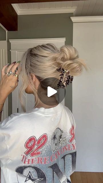 TORIE BLISS on Instagram: "My go to claw clip hack for short/medium length hair! 🖤 wig @radianthair.co color “inspire” !" Short Medium Length Hair, Medium Length Hair, Hair Wig, Claw Clip, Length Hair, Medium Length Hair Styles, Medium Length, Hair Lengths, Wigs