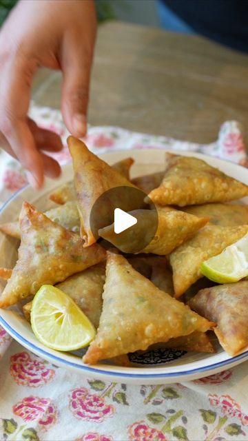 Chandni Solanki on Instagram: "Spoil the Father's in your lives today with these meat and cheese samosas! They're both truly special!  Ingredients for the wrappers: 2 cups Pembe Home Baking Flour 1 tsp salt 3/4 cup water  Ingredients for the filling: 1/4 kg minced meat 2 tsp oil  Salt to taste 1 tsp minced ginger 1 small onion, chopped Chopped green chillies, optional  Chopped dhania  Cheddar cheese, grated  #food #samosa #fyp" Small Samosa Recipe, Chandni Solanki, Samosa Filling Recipe, Cheese Samosa, Easy Samosa Recipes, Yummy Asian Food, African Dishes, Samosa Recipe, Pot Pies Recipes