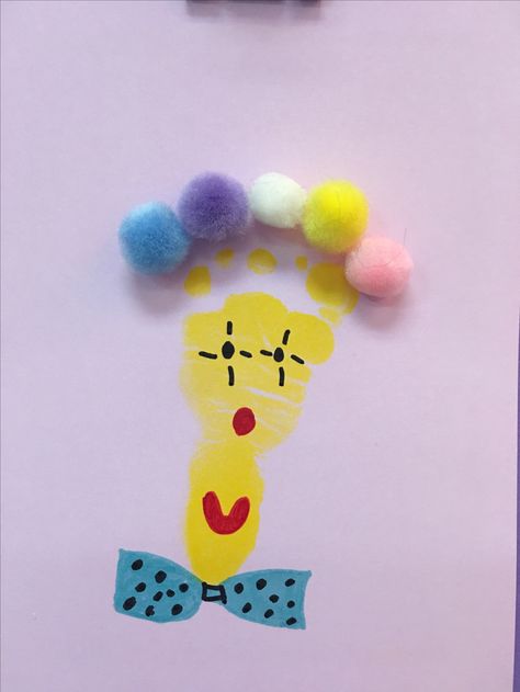 Clown Circus Crafts Infants, Circus Theme Crafts For Infants, Circus Projects For Toddlers, Circus Theme Infant Art, Infant Circus Crafts, Carnival Infant Crafts, Carnival Toddler Crafts, Clown Crafts For Toddlers, Circus Footprint Art