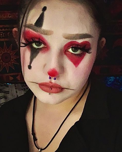 sad clown looking for love Red And Black Jester Makeup, Red Alternative Makeup, Clown Makeup Black And Red, Cute Scary Clown Makeup, Clown Scary Makeup, Clown Makeup Red And Black, Punk Clown Makeup, Black And Red Clown Makeup, Red And Black Clown Makeup