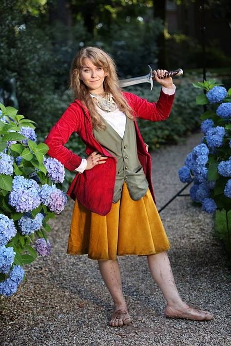 Female Bilbo, Lotr Cosplay, Hobbit Cosplay, Hobbit Costume, Hobbit Party, Concerning Hobbits, Costume Disney, Nerd Fashion, Rule 63