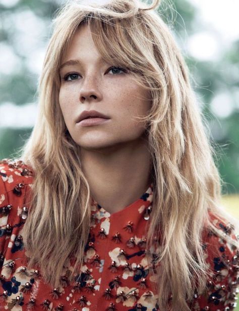 curtain bangs #style Haley Bennett, 70s Hair, Hair Envy, Hair Dos, Hair Day, Hairstyles With Bangs, Pretty Hairstyles, Hair Goals, Hair Trends