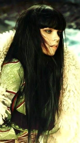 . Long Black Hair Bangs, Hairstyles Long Black Hair, Dark Hair Bangs, Black Hair Bangs, Hair Pale Skin, Straight Black Hair, Long Dark Hair, Hair Bangs, Trendy Hair Color