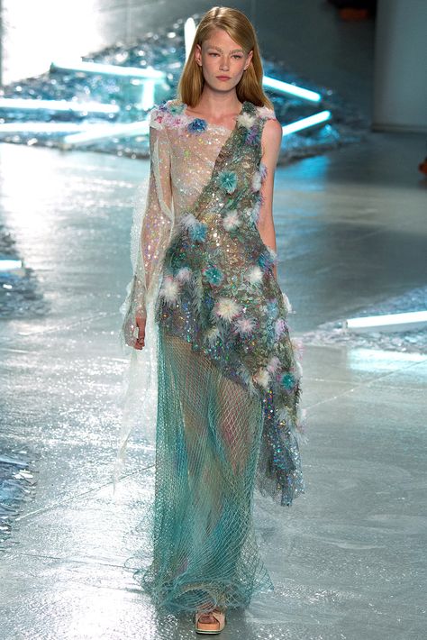 Rodarte Spring 2015 Ready-to-Wear Fashion Show - Dasha Denisenko Mode Russe, Paris Mode, Spring Summer Trends, 2015 Fashion, Spring Summer 2015, Beautiful Gowns, Fashion Week Spring, A Dress, London Fashion Week