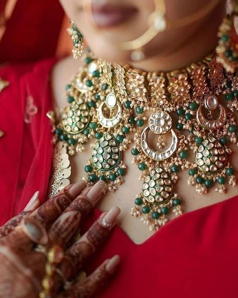 Jadau Necklace, Traditional Bridal Jewelry, Choker Necklace Online, Bridal Jewellery Set, Indian Bridal Jewelry, Bridal Jewellery Inspiration, Bridal Tips, Kundan Jewellery Set, Jewellery Trends