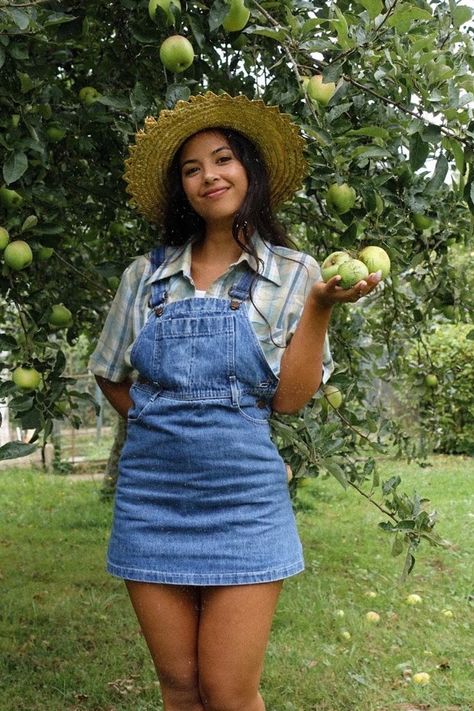 spring outfit ⋆ denim look ⋆ overalls ⋆ flannel ⋆ gardening look ⋆ Overalls Flannel, Overall Style, Outfit Denim, Gardening Outfit, Spring Look, Apple Picking, Spring Looks, Denim Outfit, Overall Shorts