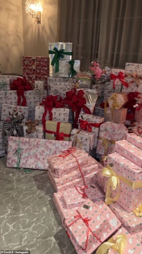 Mountains of presents: Later on Friday evening, the Bronx, New York native took back to her Instagram page and gave her 146 million fans and followers a glimpse at the plethora of gift piled up in her living room Luxury Birthday Gifts, Christmas Dreaming, Luxury Birthday, Christmas Themes Decorations, Christmas Feeling, Christmas Mood, Christmas Aesthetic, Cardi B, Best Christmas Gifts