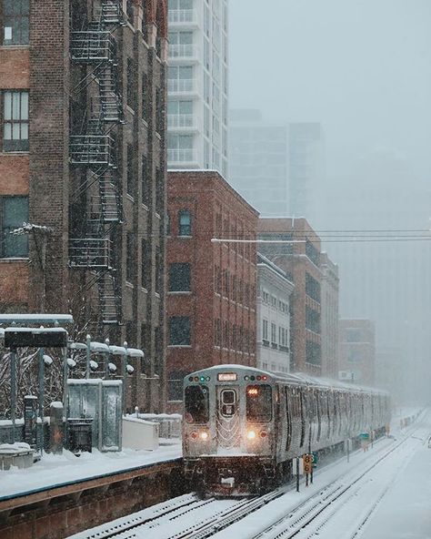 Let it snow let it snow let it snow.  #Chicago City Witch, Chicago Aesthetic, Chicago Pictures, Chicago Winter, Moving To Chicago, Winter Schnee, Living Modern, Chicago Photography, Chicago Architecture