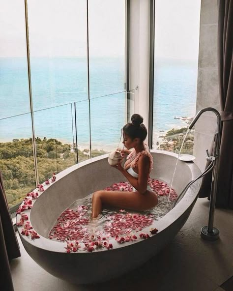 Bathtub Photography, Milk Bath Photography, Bath Photography, Flower Bath, Luxury Lifestyle Dreams, Relaxing Bath, Birthday Photoshoot, Luxury Life, Adele