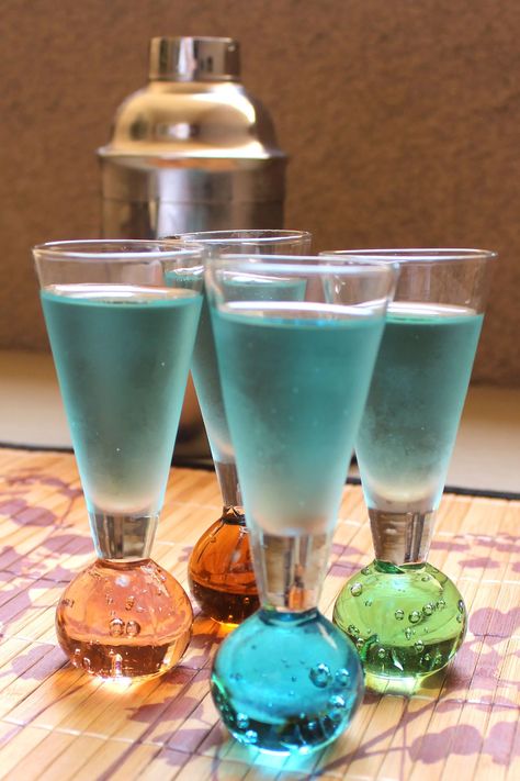 Screaming Blue Viking shots on placemat Viking Alcoholic Drinks, Rumple Minze Drinks Recipe, Viking Party Ideas Adults, Midsommar Party, Viking Halloween, Rumple Minze, Alcohol Shots, Viking Drink, Vikings Halloween