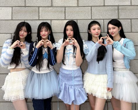 #illit #dailyit #magnetic #superrealme apr0924 1st Place, Pre Debut, Pop Dance, Iconic Photos, Lucky Girl, Blue Outfit, Twitter Update, Performance Outfit, Blue Aesthetic