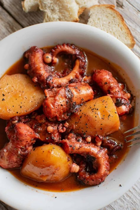 Octopus Stew, Greek Octopus, Stew With Potatoes, Octopus Recipes, Potato Stew, Grilled Octopus, Cozy Dinner, Stewed Potatoes, Cabbage Salad