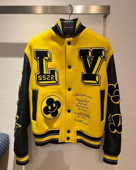 Raining Day Outfit, Jackets Outfit, Baseball Jacket Outfit, Cute Leather Jackets, Varsity Jacket Outfit, College Jackets, Black Men Fashion Swag, Yellow Jackets, Shoes Outfit Fashion