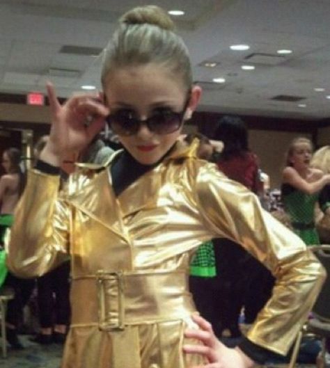 Chloe Dance Moms, Dance Moms Chloe, Dance Moms Cast, Dance Moms Pictures, Dance Moms Funny, Chloe Lukasiak, Show Dance, Rare Images, Maddie Ziegler