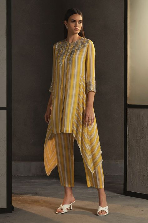 Long Kurti Patterns, Asymmetric Kurta, Saree Blouses Online, Cotton Short Dresses, Handkerchief Top, Choli Dress, Kaftan Designs, Designer Kurti Patterns, Long Kurti Designs