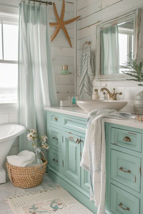 Ocean Restroom Decor, Sea Style Interior, Mermaid Bathroom Ideas, Mermaid Themed Bathroom, Ocean Bathroom Ideas, Bathroom Beach Theme, Sea Themed Bathroom, Coastal Rooms, Ocean Themed Bathroom