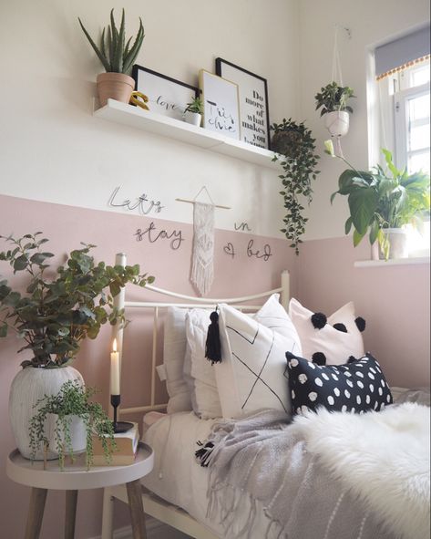 How to paint half-painted walls or transform a room and add a pop of colour. Tips on how to get your lines straight, and how to choose colour schemes. Pink half painted walls in this boho Scandi bedroom, with macrame wall hangings and lots of houseplants #bohobedroom #scandibedroom Two Color Bedroom Walls Room Ideas, Wall Paint Feature, Half A Wall Painted, Half Half Wall Paint, Walls Half Painted, Two Colored Walls Bedroom, Half And Half Painted Walls Bedroom, Pink Half Wall, Cosy Small Bedroom Ideas