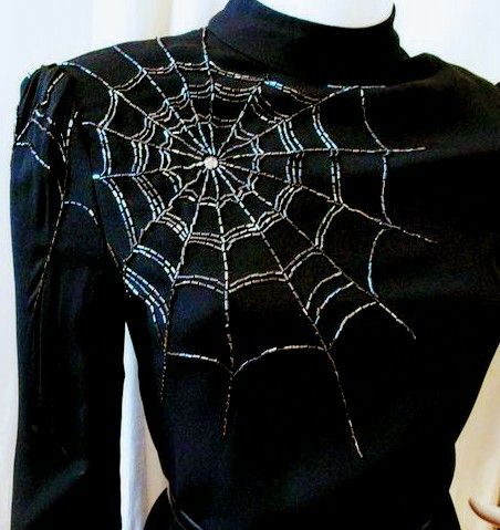 Elf Kostüm, Halloween Costumes 2022, Pola Manik, Coin Couture, Diy Clothes Design, Kleidung Diy, Spider Webs, Creative Halloween Costumes, Shoe Lace Patterns