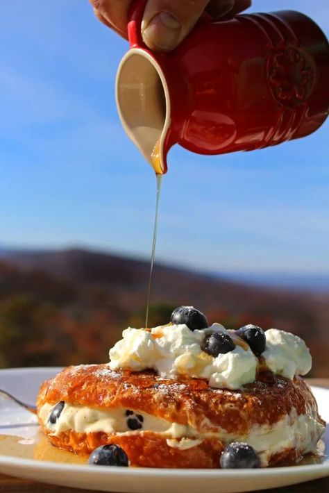 Try this stuffed croissant French toast! Buttery, flaky croissants stuffed with blueberry cream cheese, drenched in warm maple syrup. Stuffed Croissant French Toast, Flaky Croissants, Croissant French Toast, Mountain Kitchen, Cinnamon Roll Muffins, French Toast Casserole Overnight, Peanut Butter Bread, Easter Recipe, Croissant Breakfast