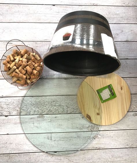 How to make a 5 minute patio table Wine Cork Table, Diy Garden Table, Stepping Stone Walkways, Cork Table, Room Decor Crafts, Home Decor Diy Crafts, Cork Diy, Easy Backyard, Diy Wall Shelves